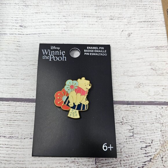 NWT! Loungefly Disney Winnie the Pooh Floral Pooh Bear Enamel Pin - Picture 1 of 2